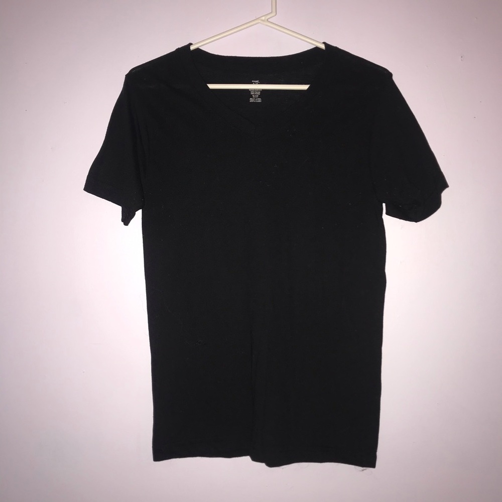 Simple comfy black T-shirt ; V-neck